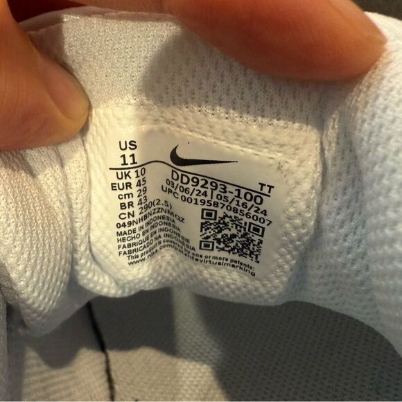 NEW Mens size 11 Nike Downshifter 12 White Pure Platinum Running Shoes NIB - Picture 3 of 15